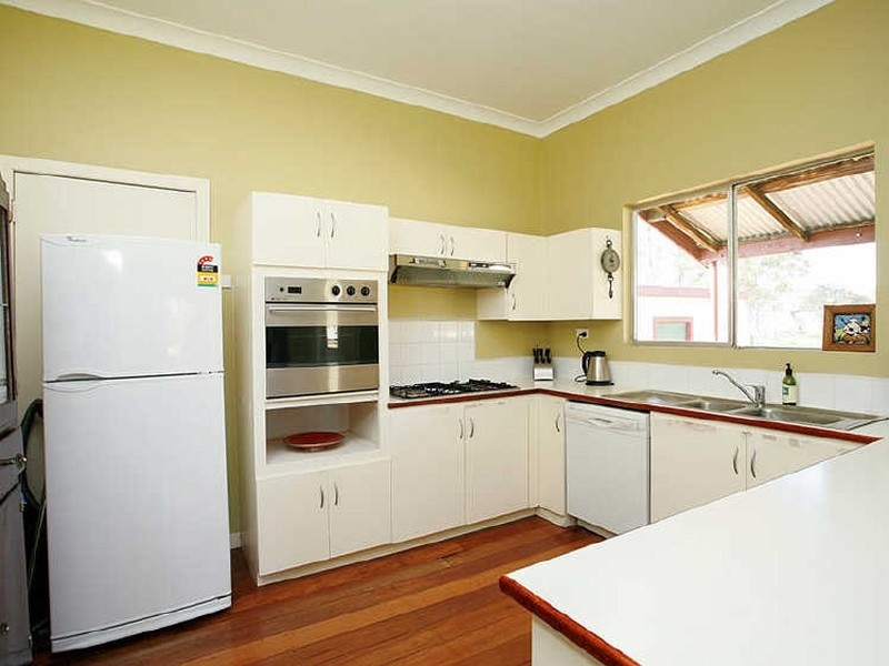 11 Cunningham Road, Oakford WA 6121