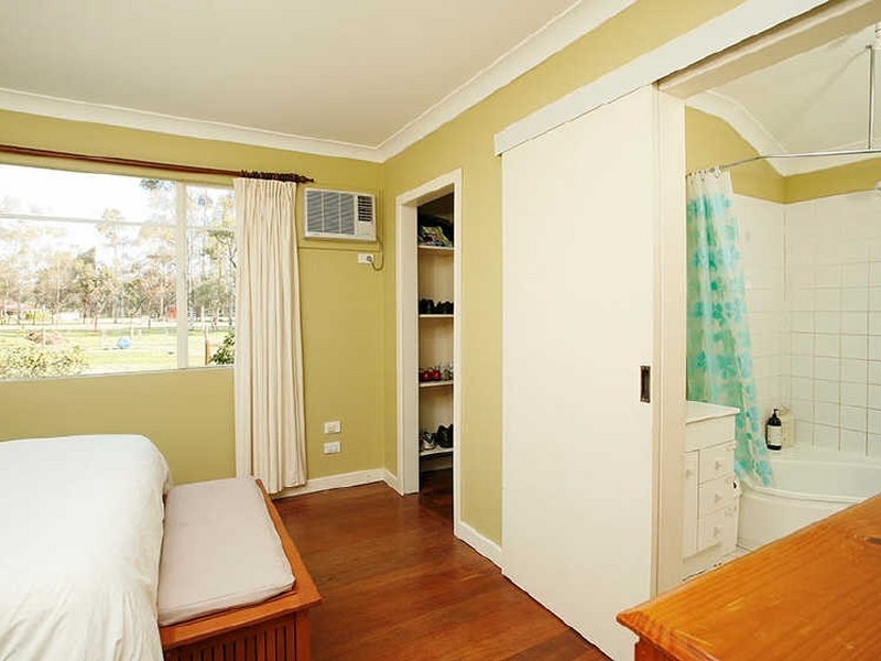 11 Cunningham Road, Oakford WA 6121