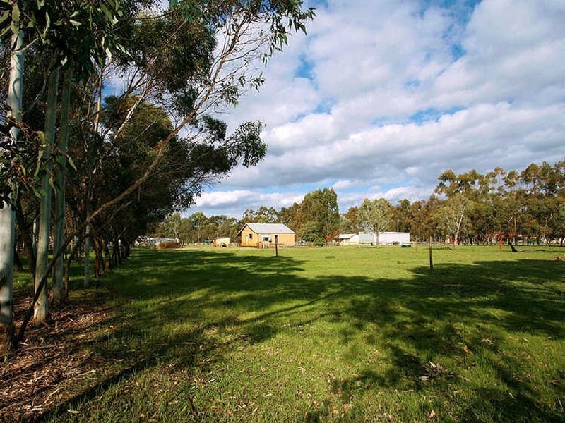 11 Cunningham Road, Oakford WA 6121