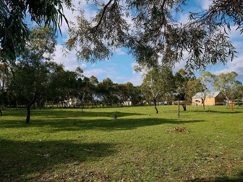 11 Cunningham Road, Oakford WA 6121