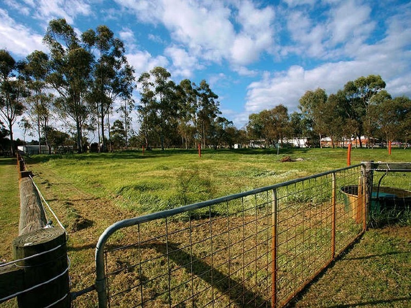 11 Cunningham Road, Oakford WA 6121