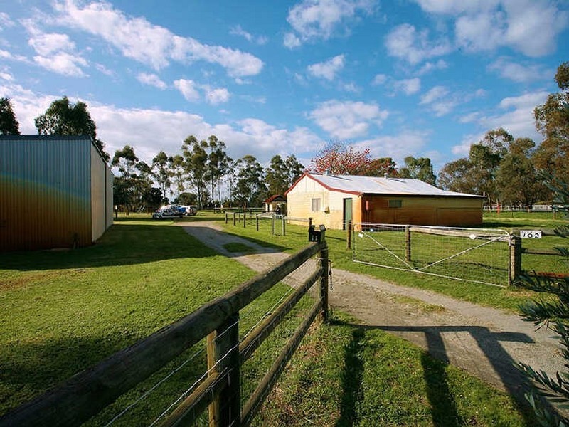 11 Cunningham Road, Oakford WA 6121