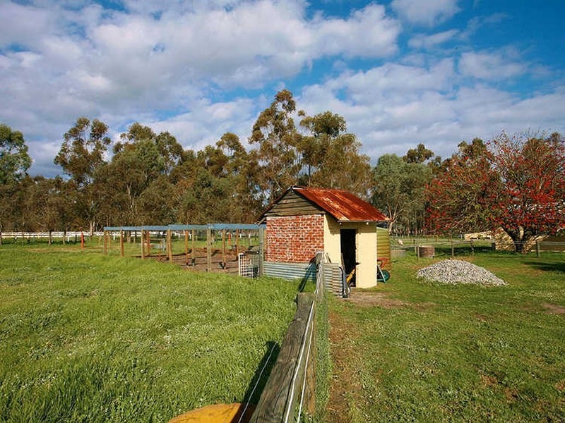 11 Cunningham Road, Oakford WA 6121