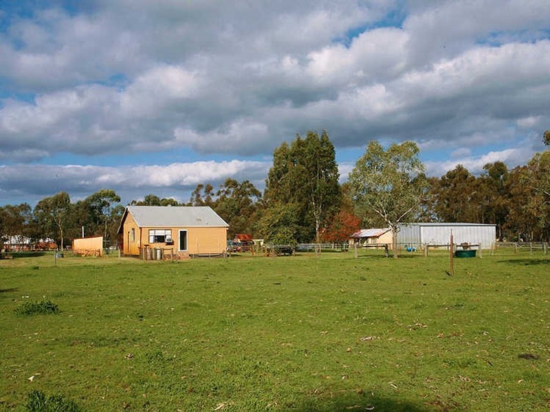 11 Cunningham Road, Oakford WA 6121