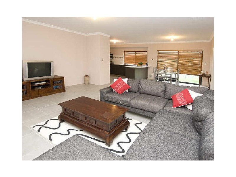 13 Sheldon Street, Piara Waters WA 6112