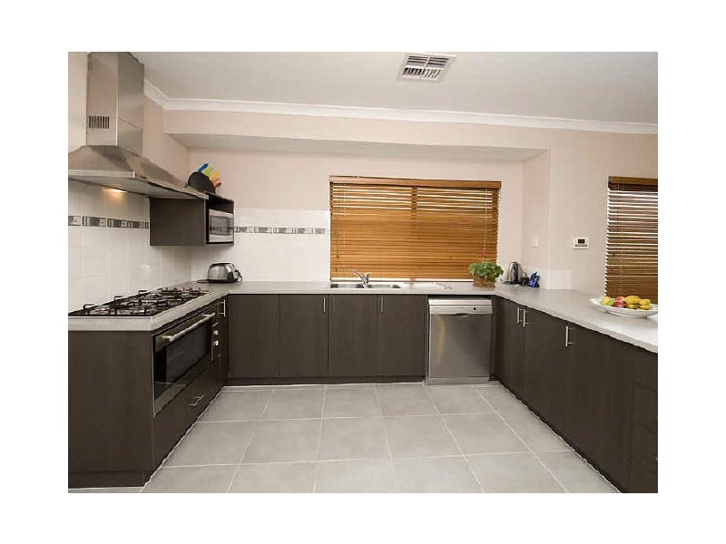 13 Sheldon Street, Piara Waters WA 6112