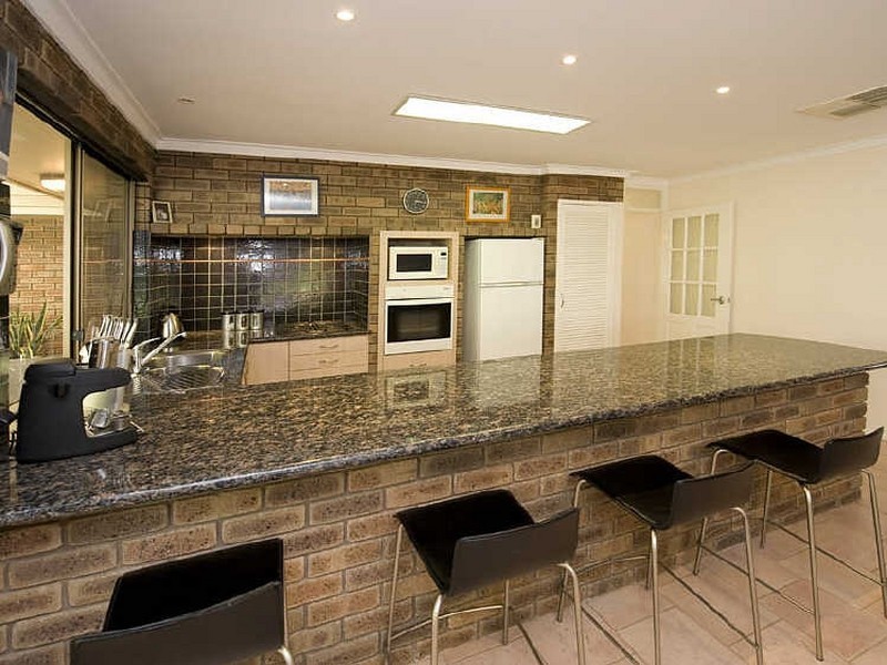 36 Kingsford Way, Huntingdale WA 6110