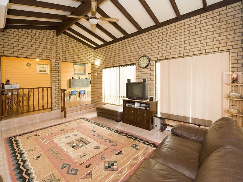 28 Wicklow Street, Thornlie WA 6108