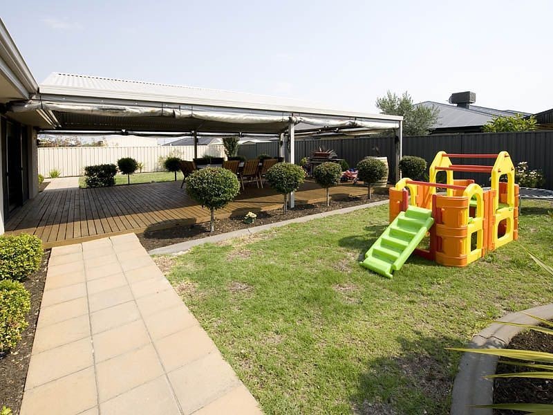 10 Dilebert Road, Huntingdale WA 6110