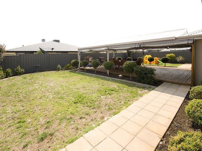 10 Dilebert Road, Huntingdale WA 6110