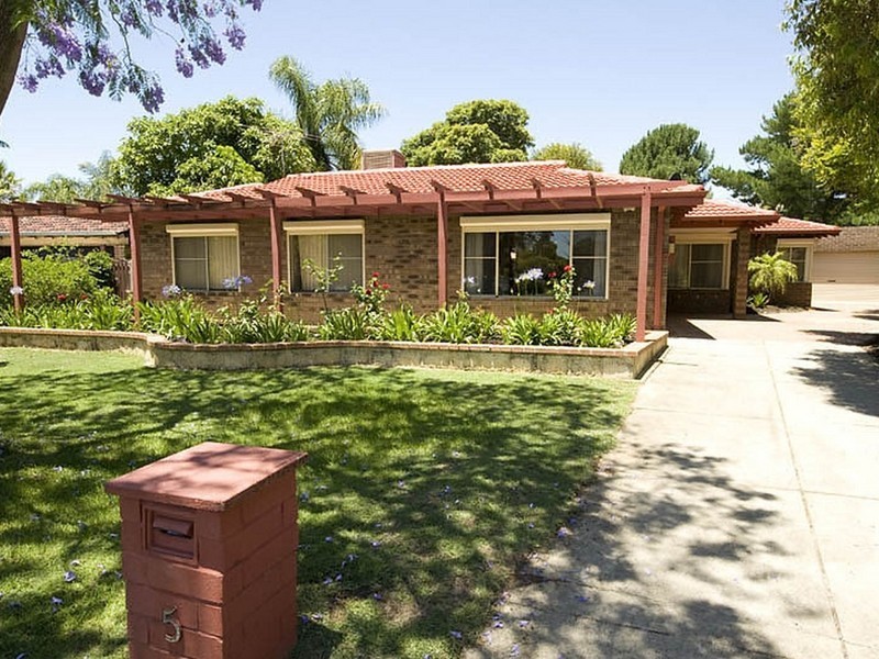 5 Cue Court, Gosnells WA 6110