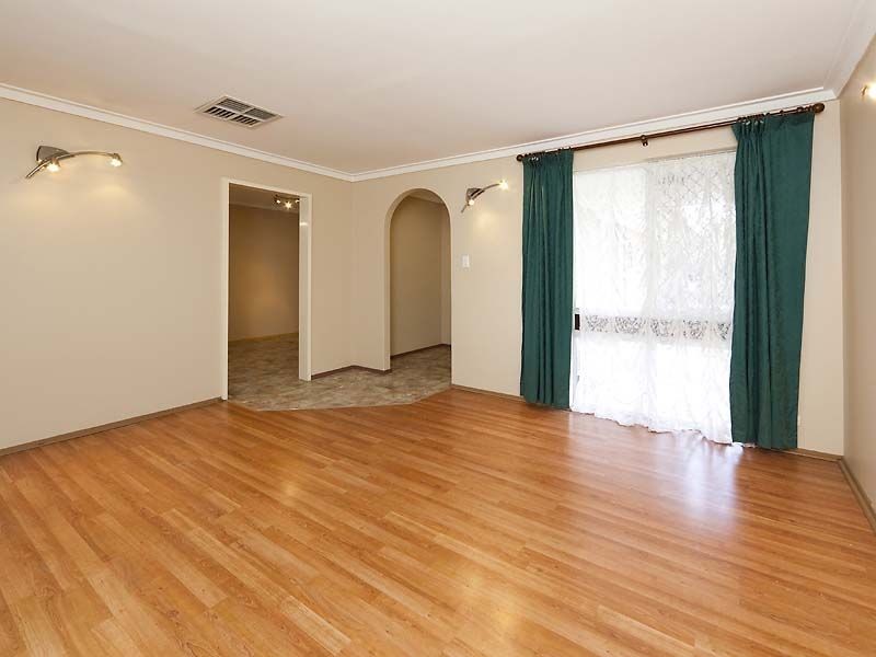 11 Rushbrook Way, Thornlie WA 6108