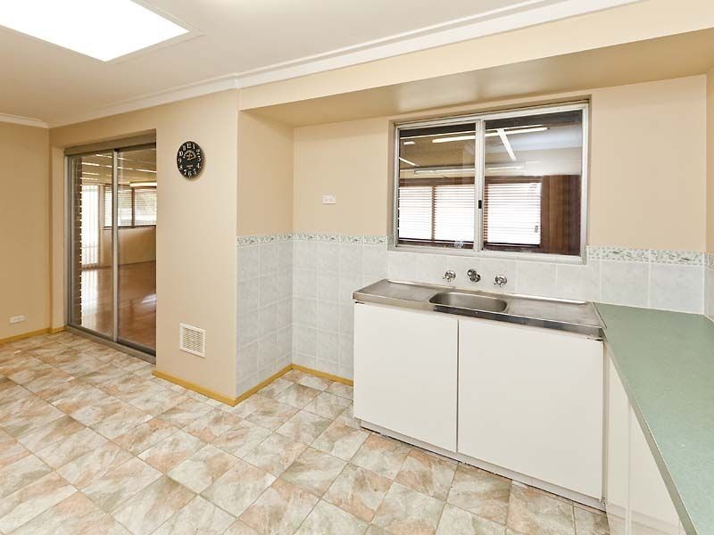 11 Rushbrook Way, Thornlie WA 6108