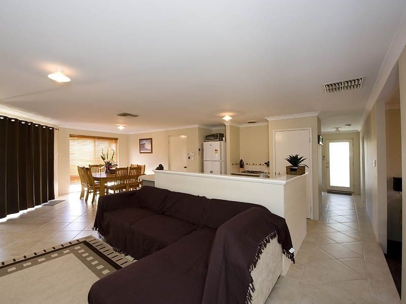 26 Fortescue Bend, Gosnells WA 6110