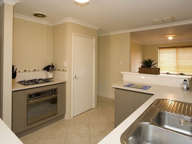 26 Fortescue Bend, Gosnells WA 6110