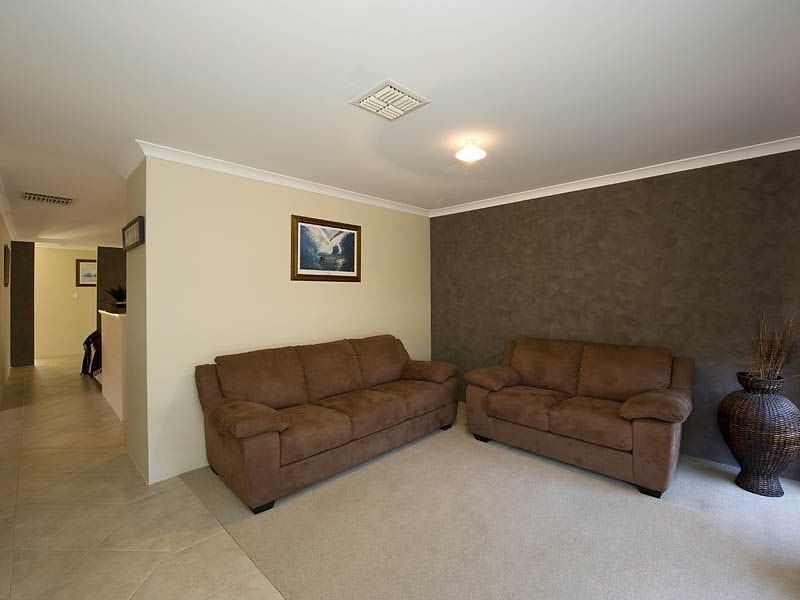 26 Fortescue Bend, Gosnells WA 6110