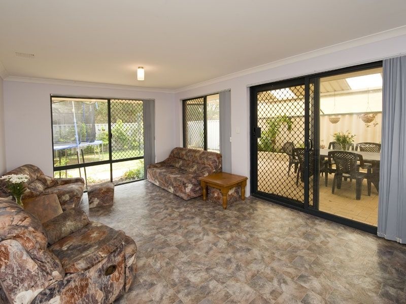 36 Salesian Court, Queens Park WA 6107