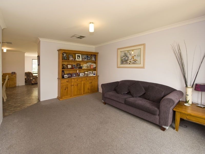 36 Salesian Court, Queens Park WA 6107
