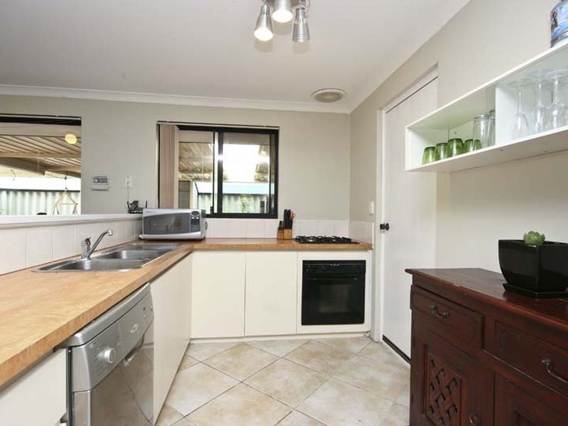 33 Cardiff Loop, Huntingdale WA 6110