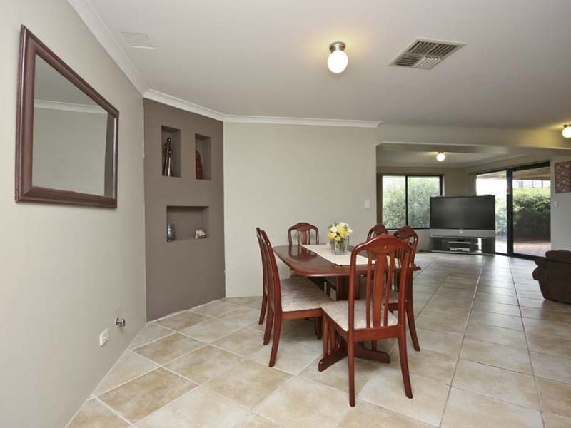 33 Cardiff Loop, Huntingdale WA 6110