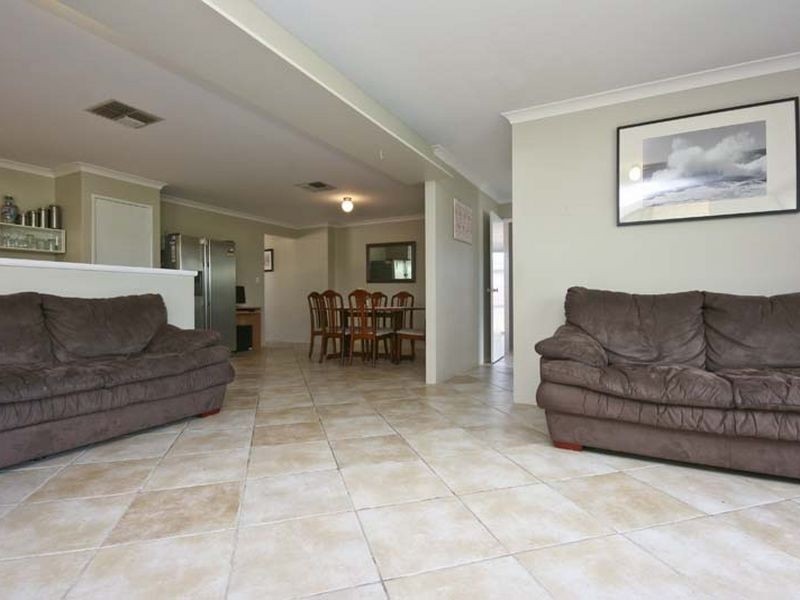 33 Cardiff Loop, Huntingdale WA 6110