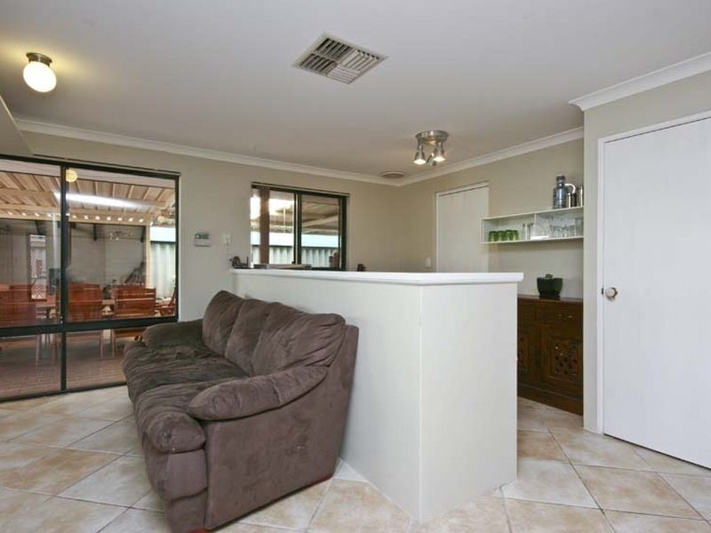 33 Cardiff Loop, Huntingdale WA 6110