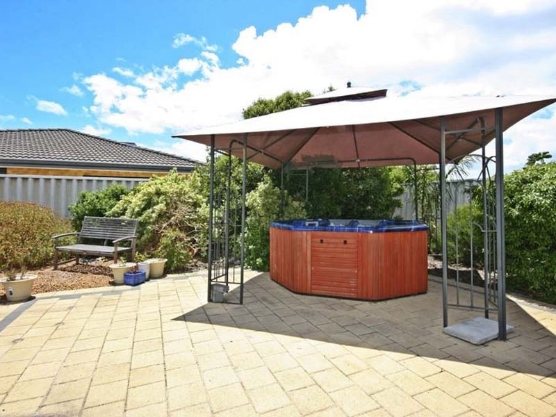 33 Cardiff Loop, Huntingdale WA 6110