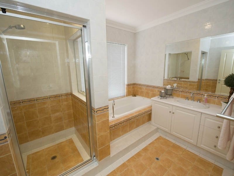11 Santalum Retreat, Canning Vale WA 6155