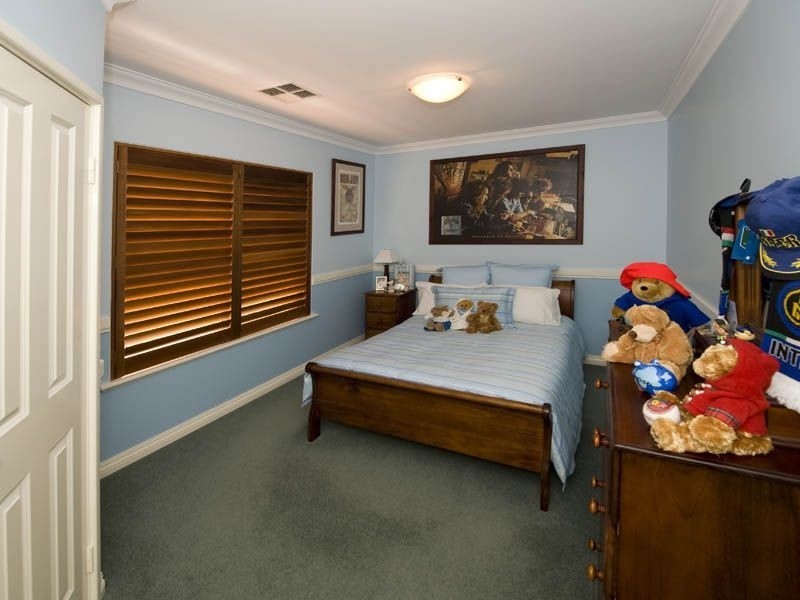 11 Santalum Retreat, Canning Vale WA 6155