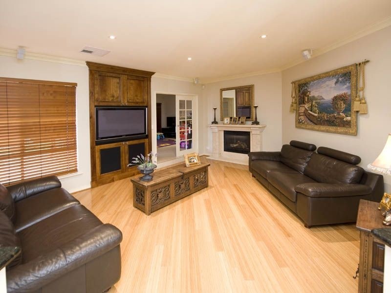11 Santalum Retreat, Canning Vale WA 6155