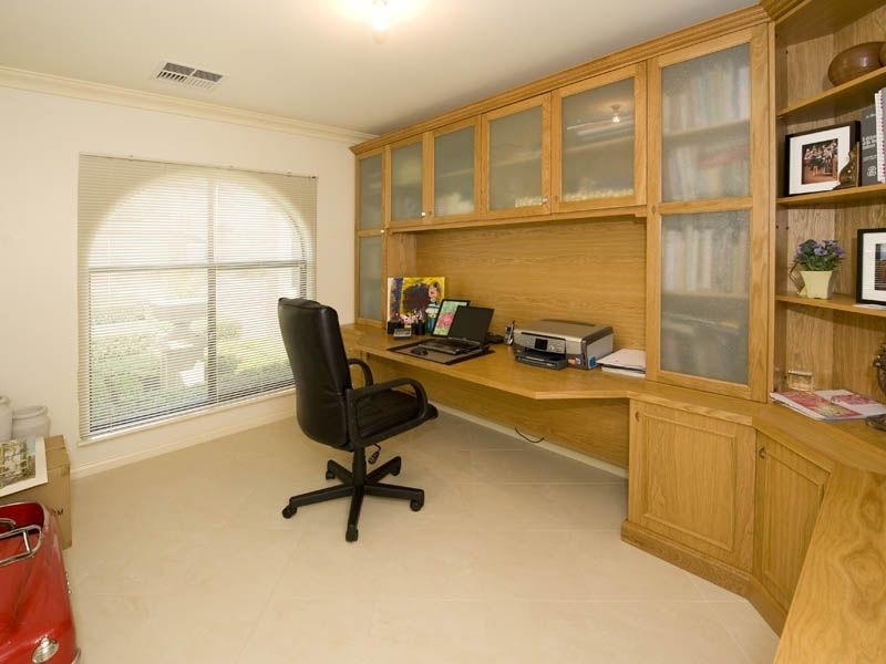 11 Santalum Retreat, Canning Vale WA 6155