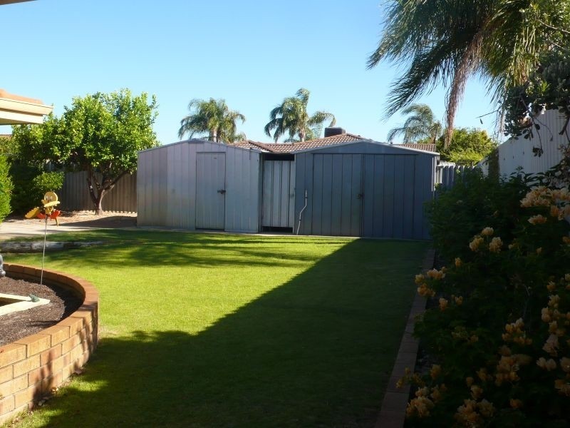 34 Regal Drive, Thornlie WA 6108