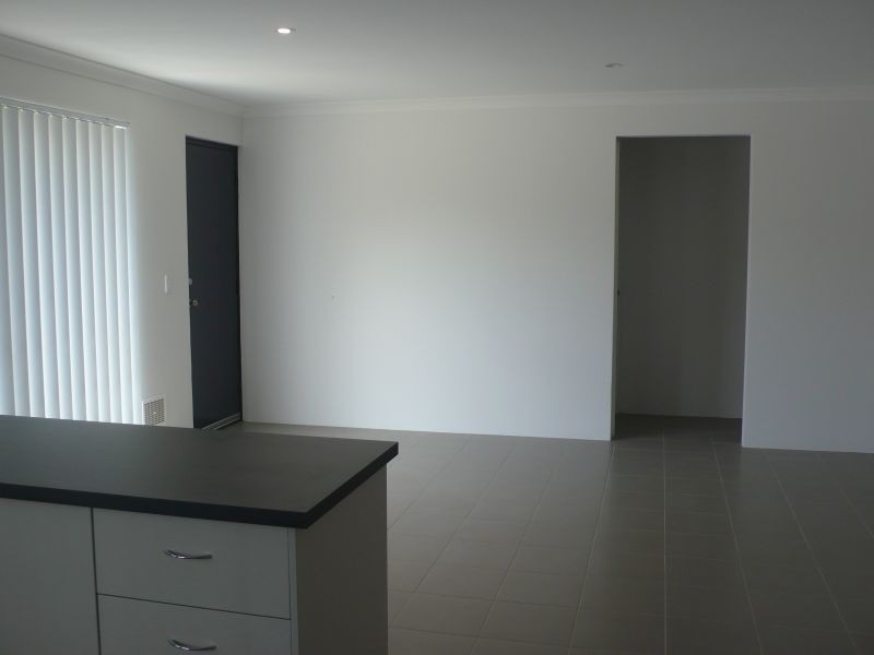 1/142 Owtram Street, Armadale WA 6112