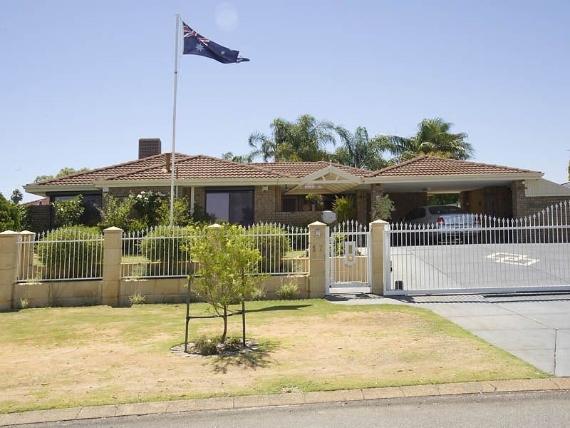 17 Chivalry Way, Thornlie WA 6108
