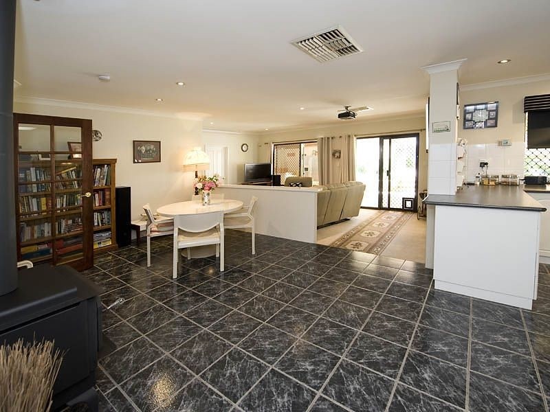 17 Chivalry Way, Thornlie WA 6108