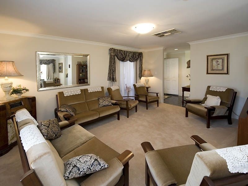 17 Chivalry Way, Thornlie WA 6108