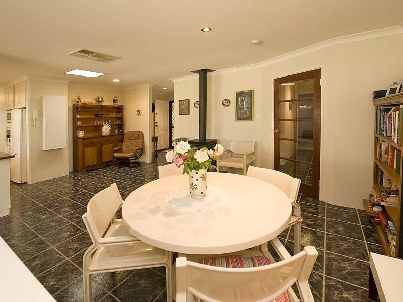 17 Chivalry Way, Thornlie WA 6108