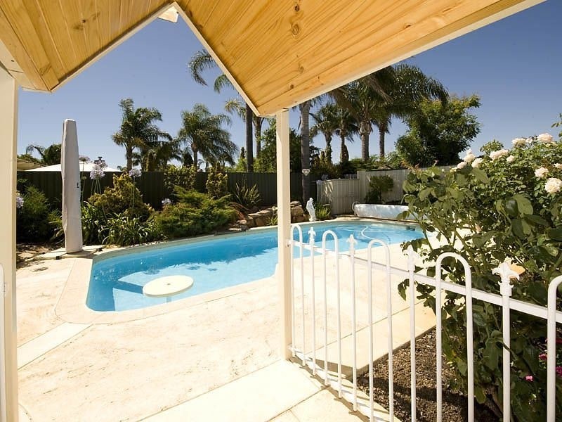 17 Chivalry Way, Thornlie WA 6108