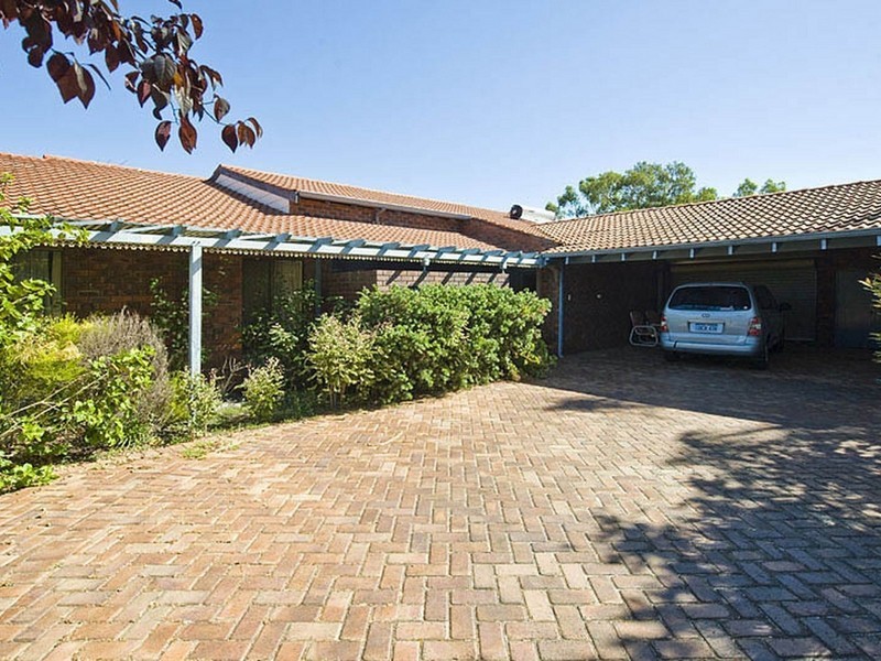 53 Grenadier Drive, Thornlie WA 6108