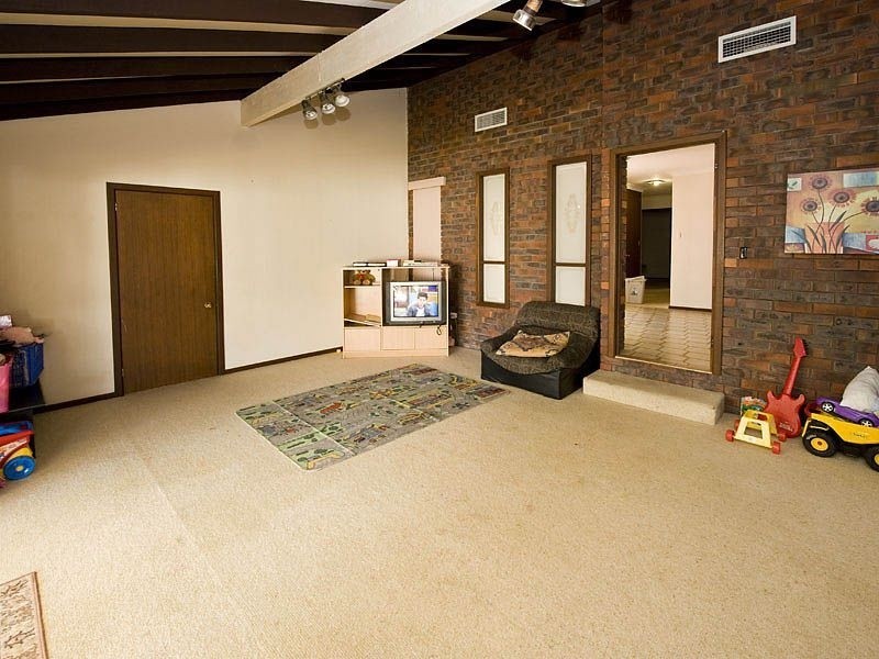 53 Grenadier Drive, Thornlie WA 6108