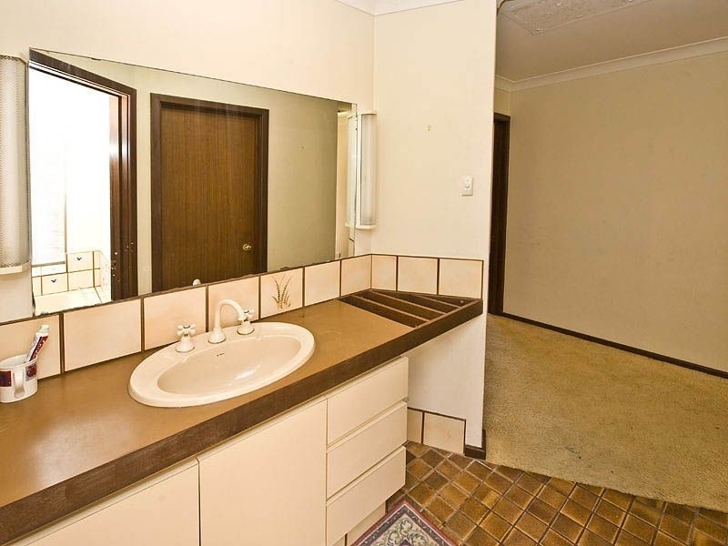 53 Grenadier Drive, Thornlie WA 6108