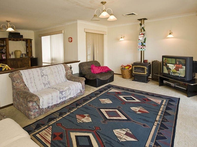 53 Grenadier Drive, Thornlie WA 6108
