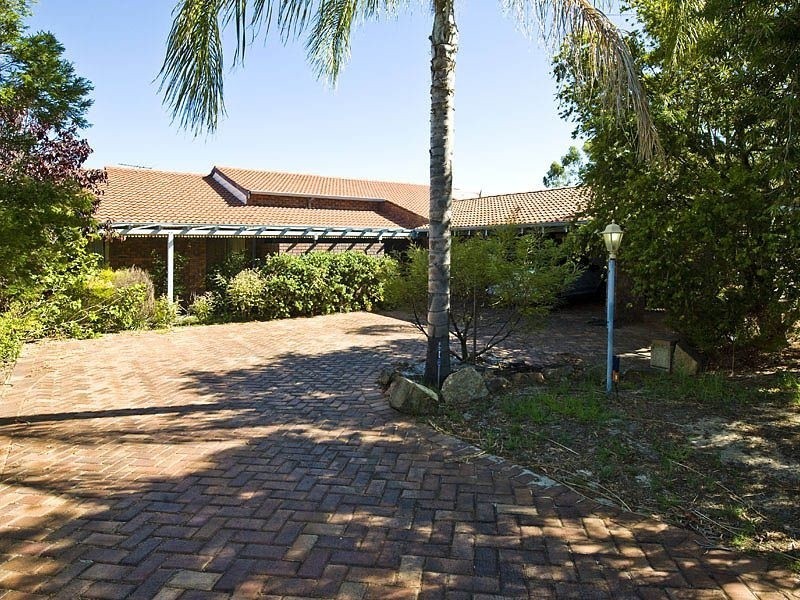 53 Grenadier Drive, Thornlie WA 6108