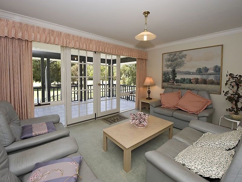 26 Irian Grove, Riverton WA 6148