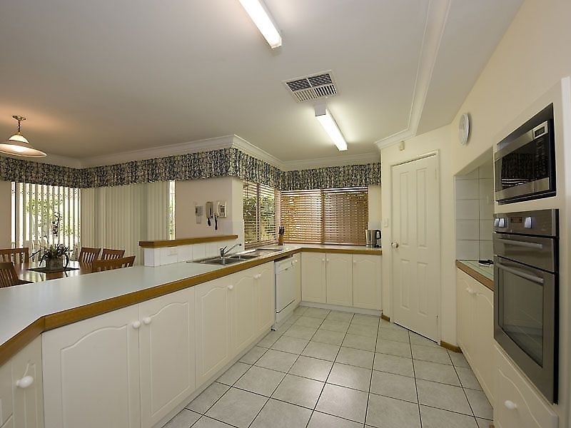 26 Irian Grove, Riverton WA 6148