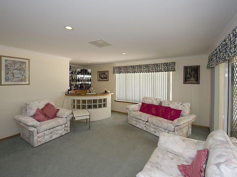 26 Irian Grove, Riverton WA 6148