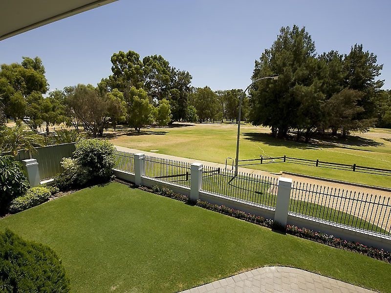 26 Irian Grove, Riverton WA 6148