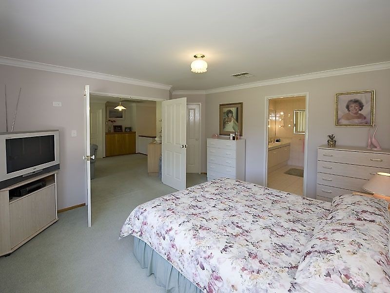 26 Irian Grove, Riverton WA 6148