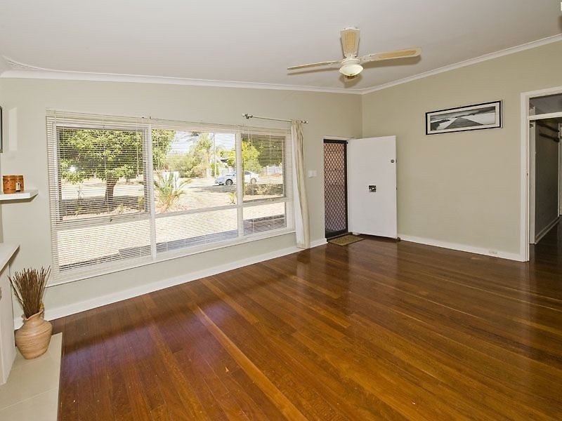 9 Stephenson Road, Gosnells WA 6110