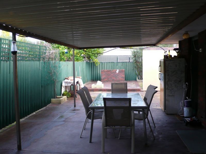 20 Whiteman Street, Thornlie WA 6108